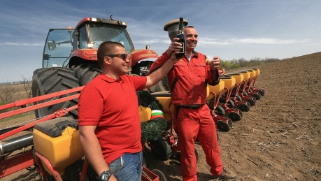 Rekords: Sējmašīna Vaderstad Tempo + Traktors Case IH Magnum 340 ar dubultriteņiem STARCO GS